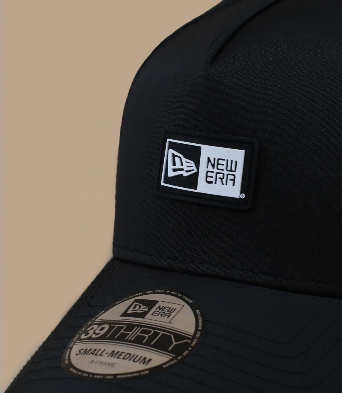 Poly A Frame 3930 black New Era